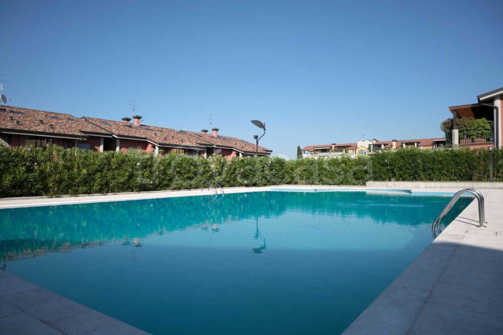 appartamento in vendita a Desenzano del Garda in zona Rivoltella