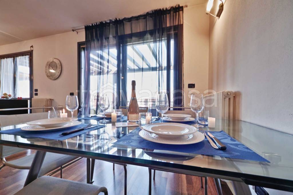 appartamento in vendita a Desenzano del Garda in zona Rivoltella