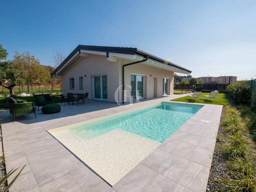 casa indipendente in vendita a Desenzano del Garda