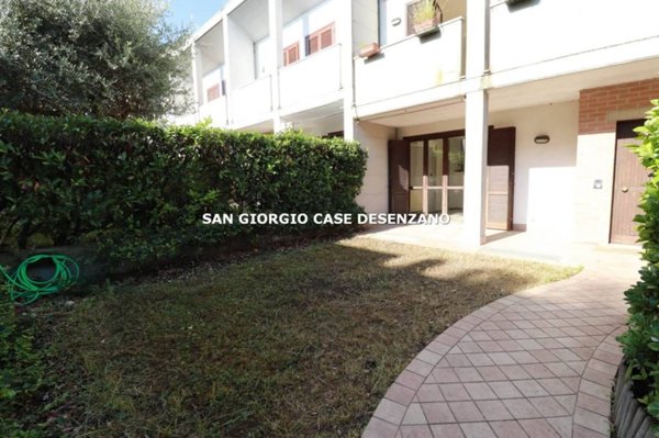casa indipendente in vendita a Desenzano del Garda in zona Rivoltella