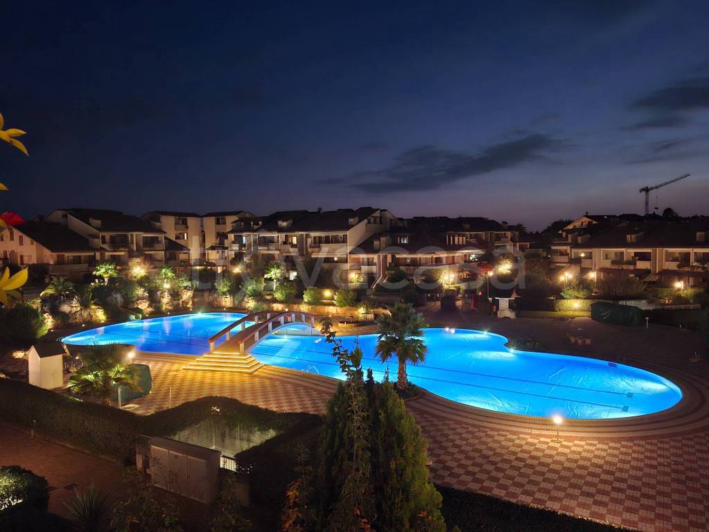 appartamento in vendita a Desenzano del Garda in zona Rivoltella