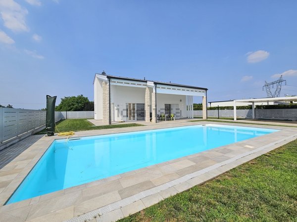 casa indipendente in vendita a Desenzano del Garda