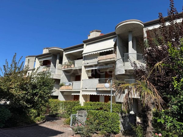 appartamento in vendita a Desenzano del Garda in zona Rivoltella