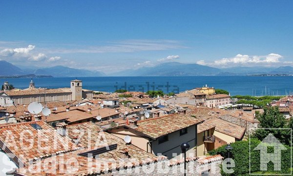 appartamento in vendita a Desenzano del Garda in zona Campeggio sul Vò