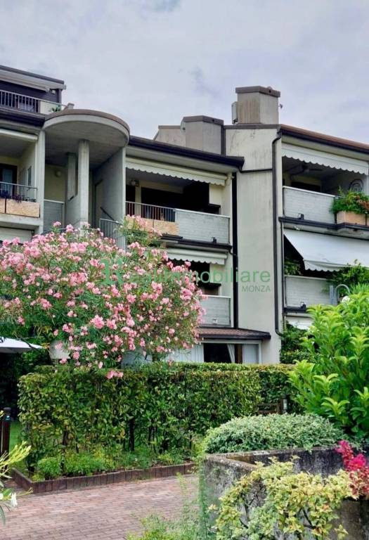 appartamento in vendita a Desenzano del Garda in zona Rivoltella