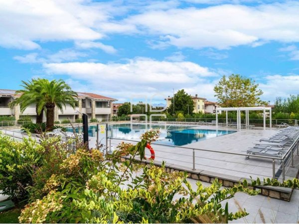 appartamento in vendita a Desenzano del Garda in zona Rivoltella