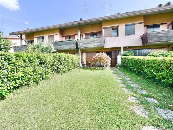 casa indipendente in vendita a Desenzano del Garda