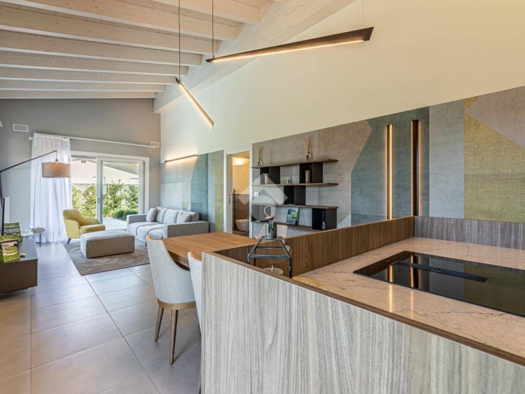 casa indipendente in vendita a Desenzano del Garda