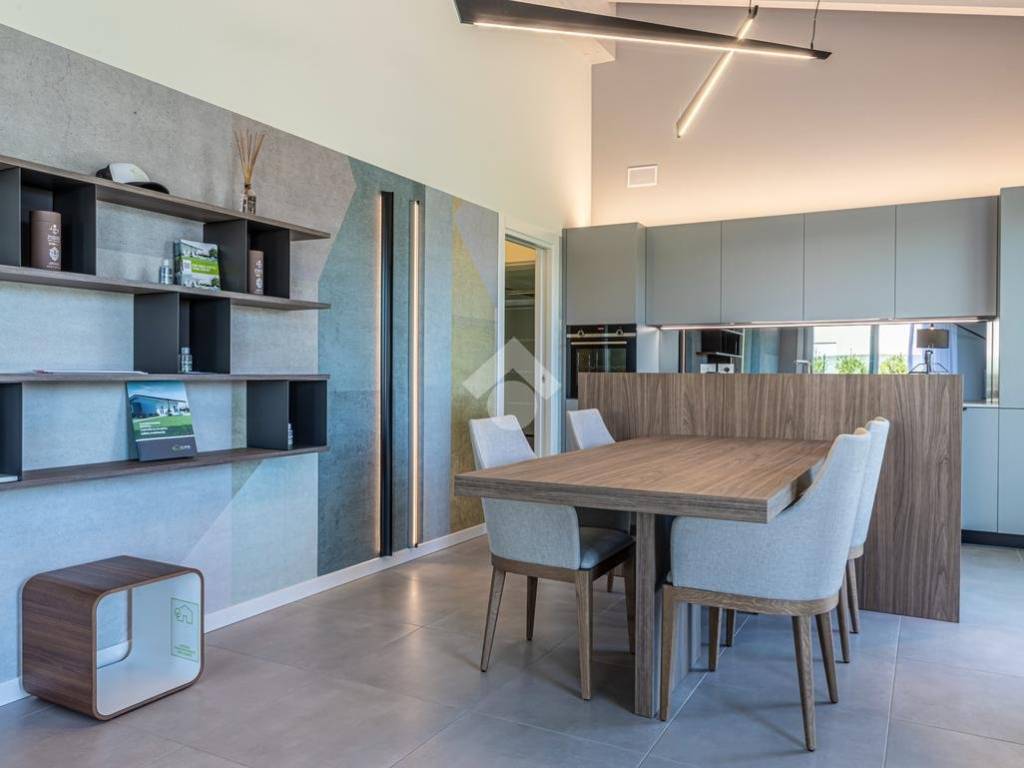 casa indipendente in vendita a Desenzano del Garda