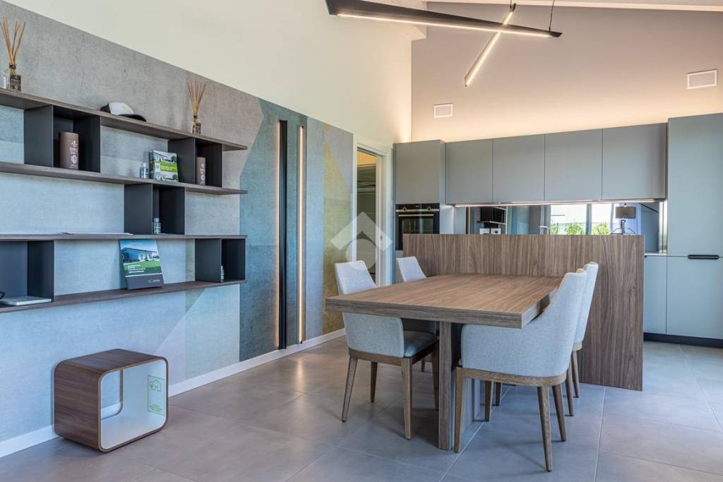 casa indipendente in vendita a Desenzano del Garda