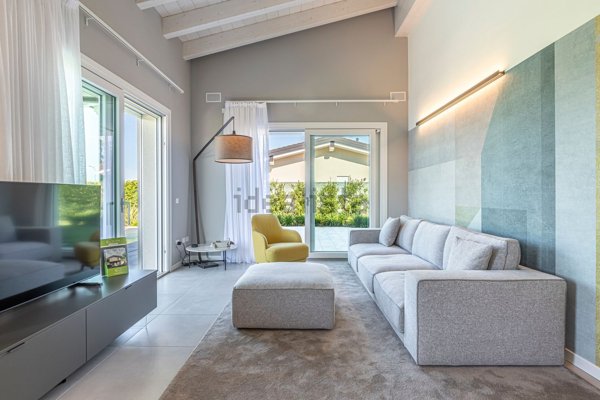casa indipendente in vendita a Desenzano del Garda