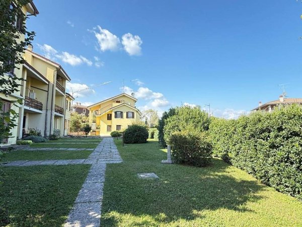 appartamento in vendita a Desenzano del Garda in zona Rivoltella