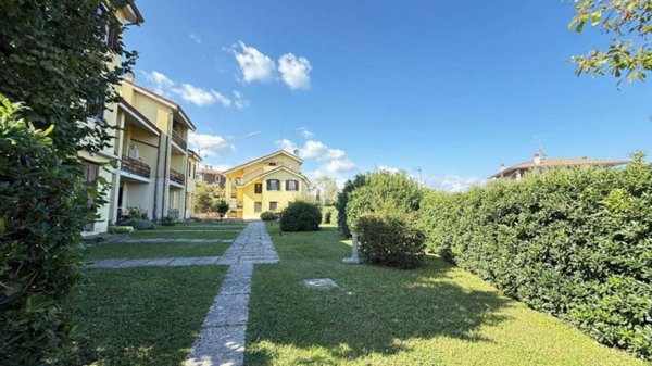 appartamento in vendita a Desenzano del Garda in zona Rivoltella