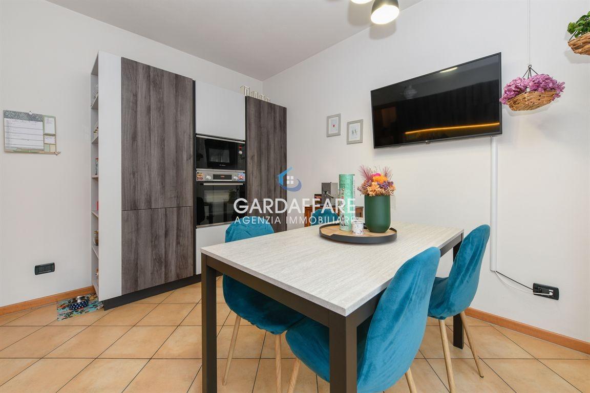 appartamento in vendita a Desenzano del Garda in zona Rivoltella