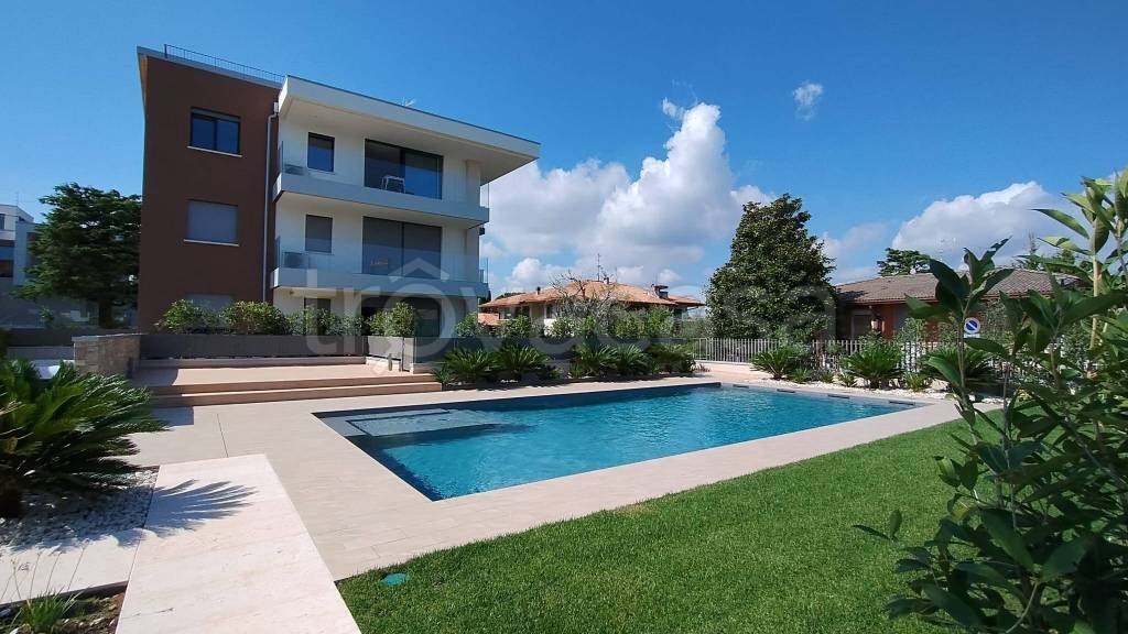 appartamento in vendita a Desenzano del Garda