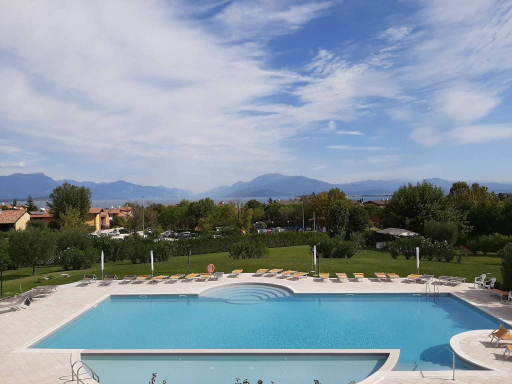 casa indipendente in vendita a Desenzano del Garda