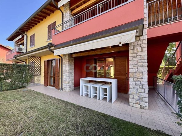 appartamento in vendita a Desenzano del Garda in zona Rivoltella