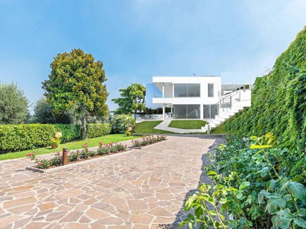 casa indipendente in vendita a Desenzano del Garda