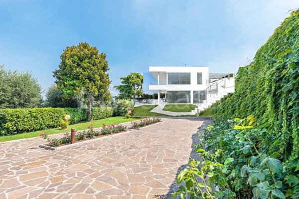 casa indipendente in vendita a Desenzano del Garda