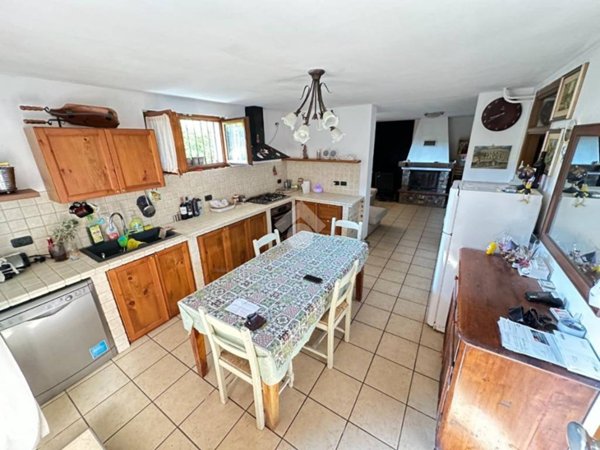 casa indipendente in vendita a Desenzano del Garda in zona Rivoltella