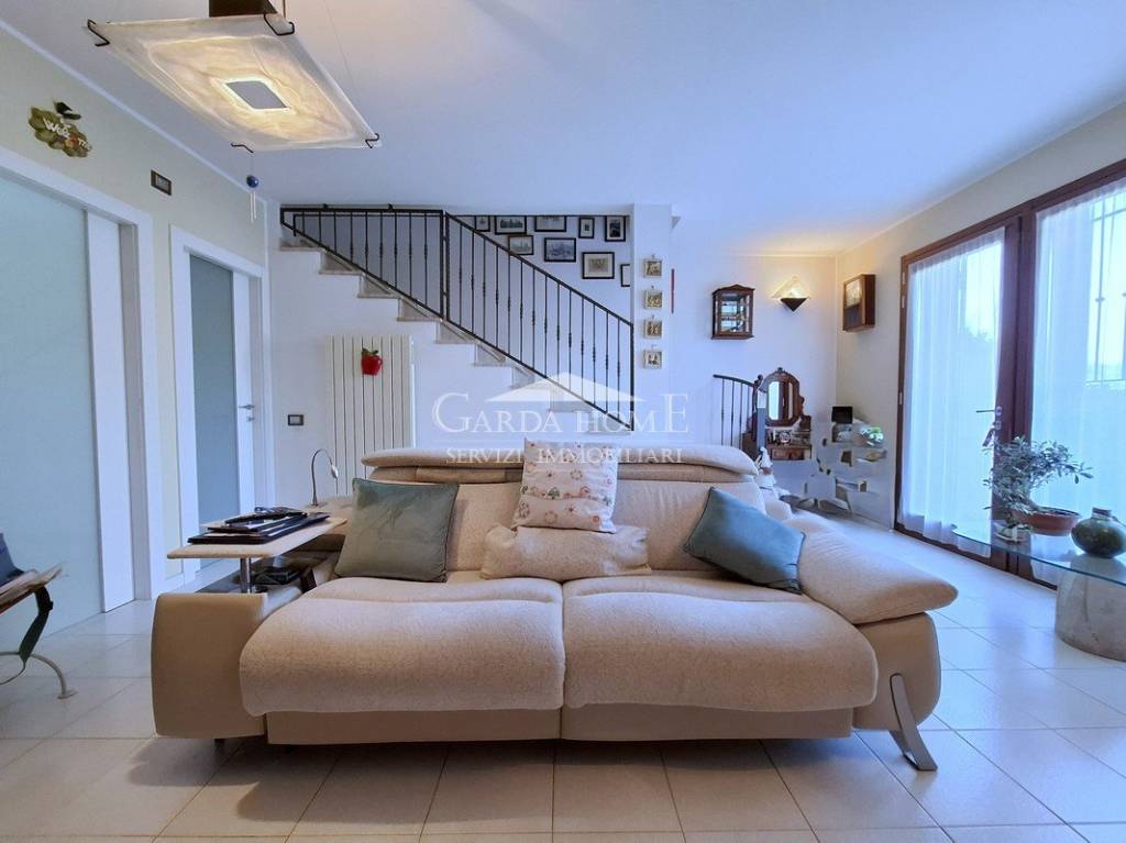 casa indipendente in vendita a Desenzano del Garda