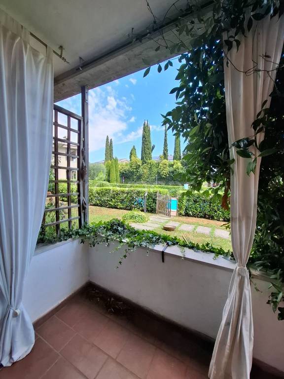 appartamento in vendita a Desenzano del Garda in zona Rivoltella