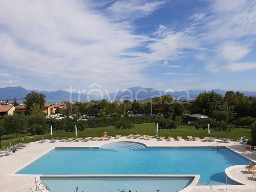 casa indipendente in vendita a Desenzano del Garda