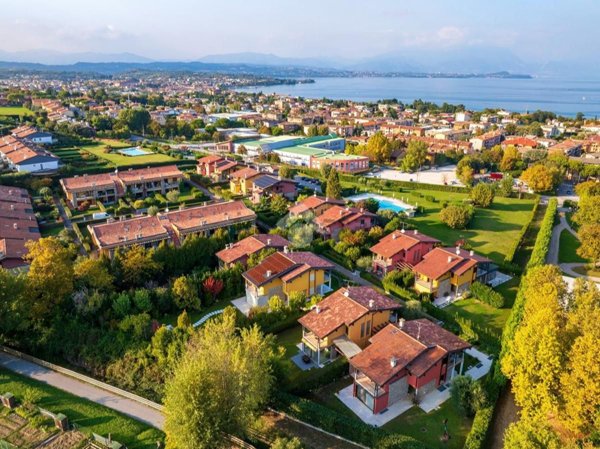 casa indipendente in vendita a Desenzano del Garda