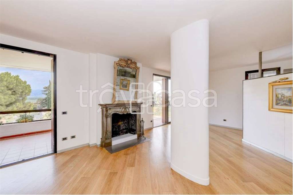 appartamento in vendita a Desenzano del Garda in zona Rivoltella