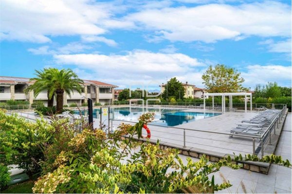 appartamento in vendita a Desenzano del Garda in zona Rivoltella
