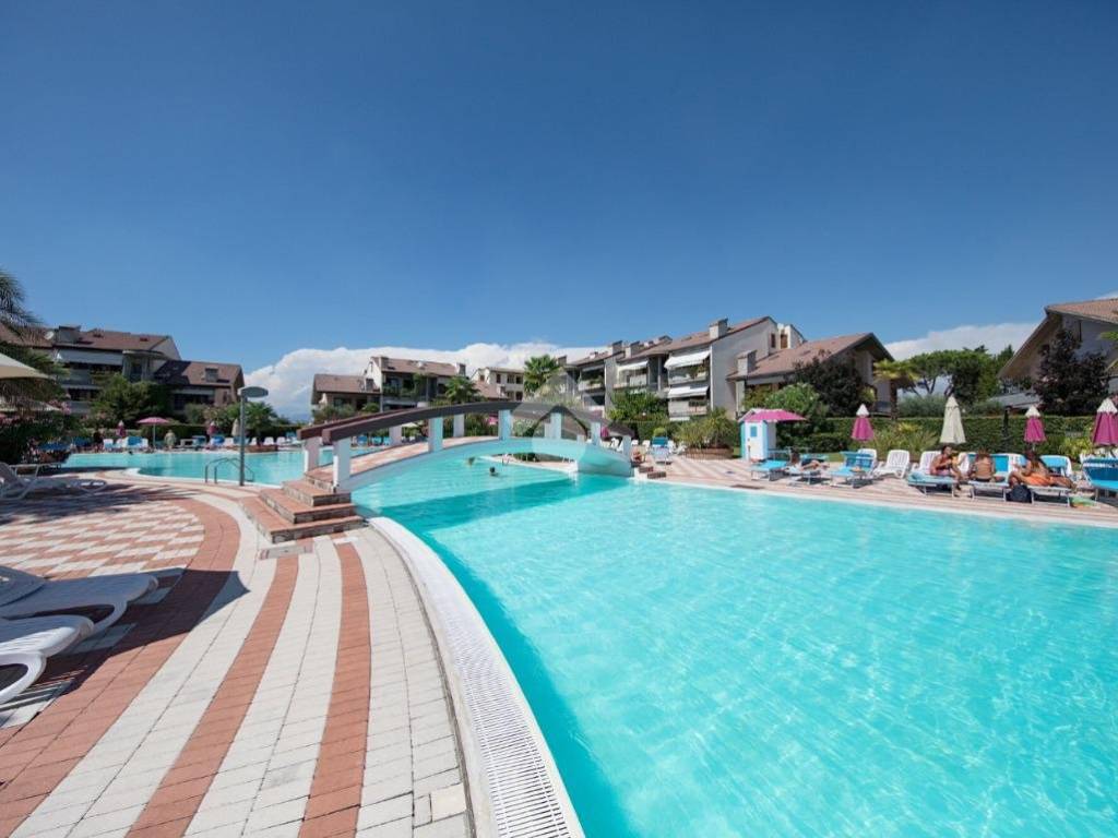 appartamento in vendita a Desenzano del Garda in zona Rivoltella