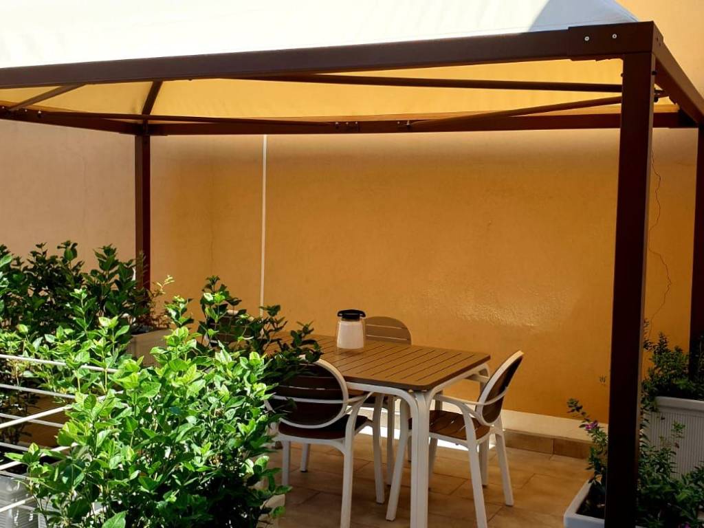 appartamento in vendita a Desenzano del Garda in zona Rivoltella