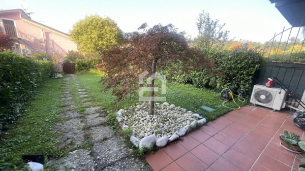 casa indipendente in vendita a Desenzano del Garda