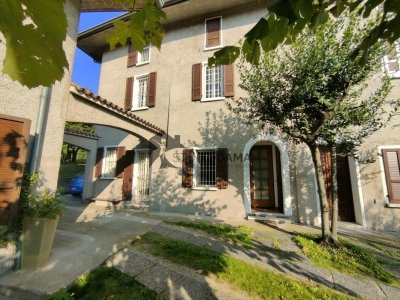 casa indipendente in vendita a Desenzano del Garda in zona San Pietro