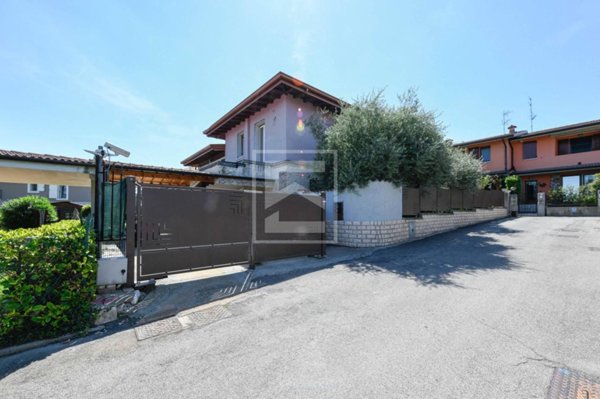 casa indipendente in vendita a Desenzano del Garda