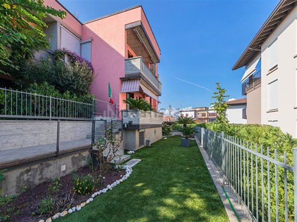 casa indipendente in vendita a Desenzano del Garda