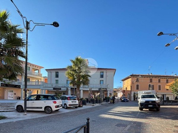 appartamento in vendita a Desenzano del Garda in zona Rivoltella