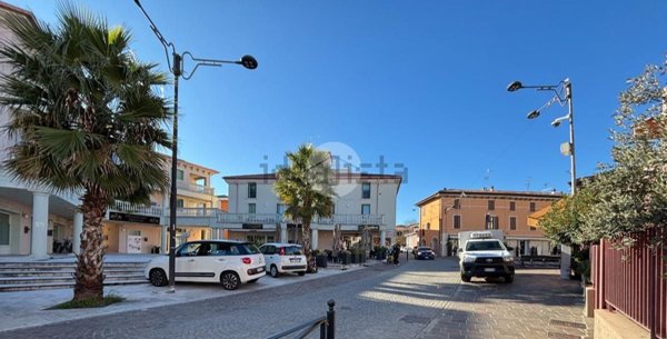 appartamento in vendita a Desenzano del Garda in zona Rivoltella