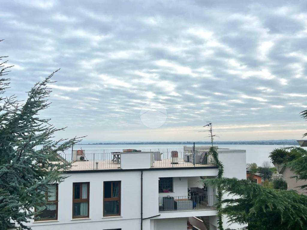 casa indipendente in vendita a Desenzano del Garda