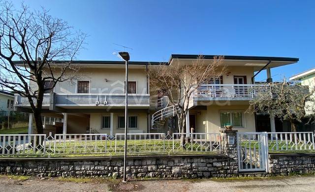 casa indipendente in vendita a Desenzano del Garda