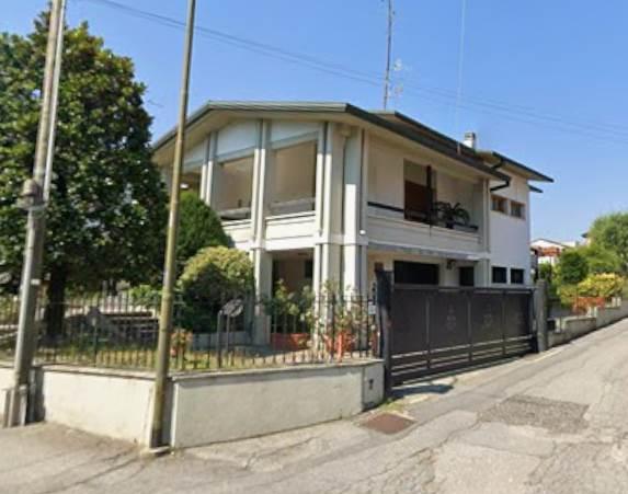 casa indipendente in vendita a Desenzano del Garda in zona Rivoltella