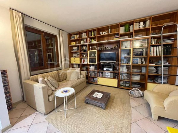 appartamento in vendita a Desenzano del Garda in zona Rivoltella