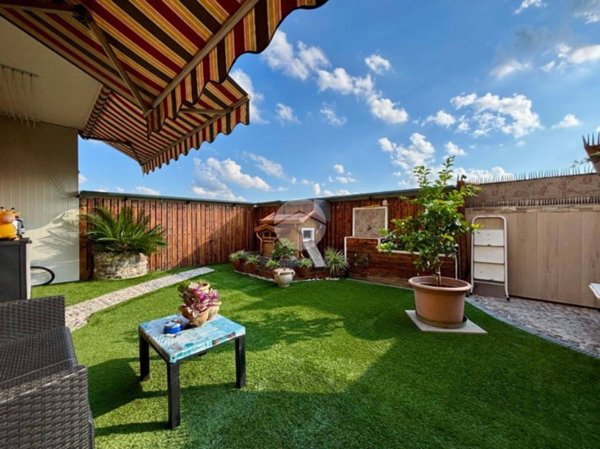 appartamento in vendita a Desenzano del Garda in zona Rivoltella