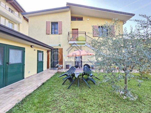 casa indipendente in vendita a Desenzano del Garda