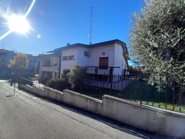 casa indipendente in vendita a Desenzano del Garda