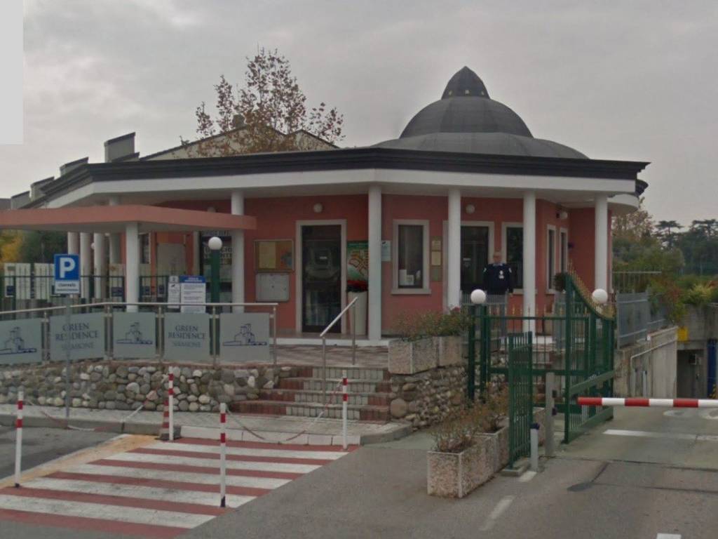 negozio in vendita a Desenzano del Garda in zona Rivoltella