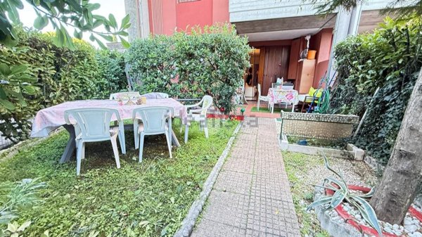 appartamento in vendita a Desenzano del Garda in zona Rivoltella