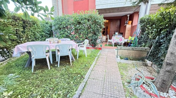 appartamento in vendita a Desenzano del Garda in zona Rivoltella