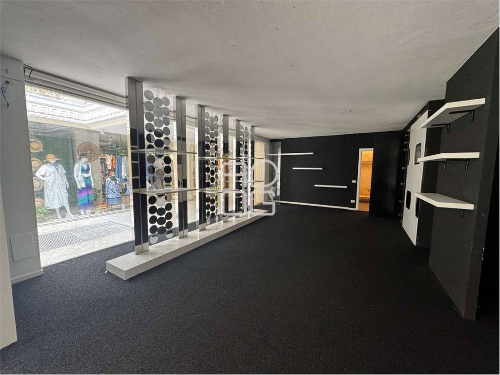 negozio in vendita a Desenzano del Garda
