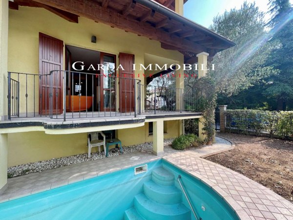 casa indipendente in vendita a Desenzano del Garda